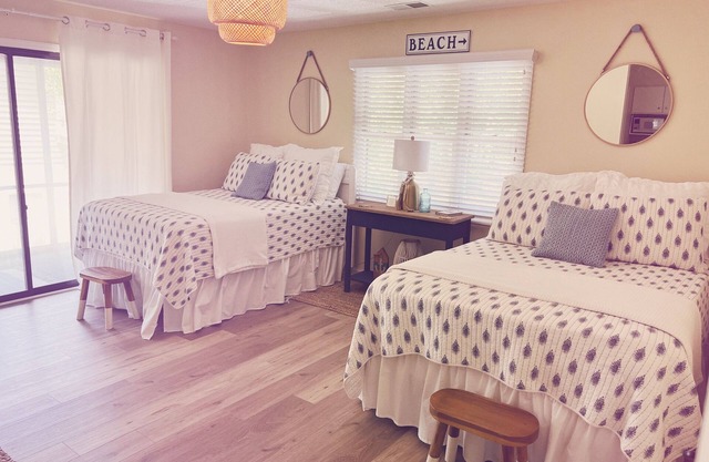 Luxury studio suite in Sea Trail. Close to beach. Wonderful screen in porch.