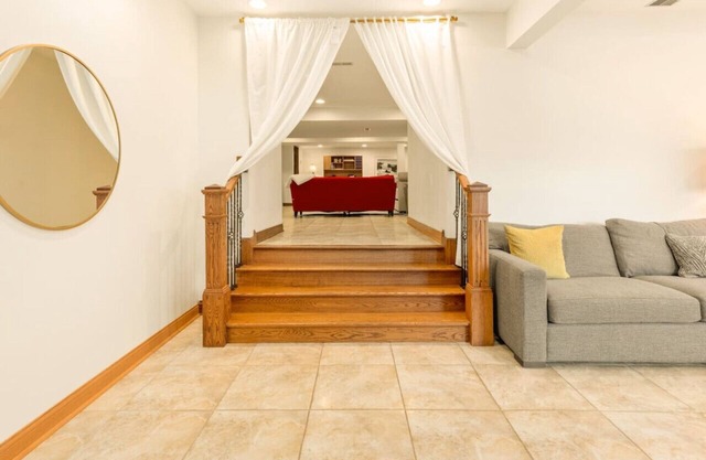 Luxury Suite in Glen Ellyn