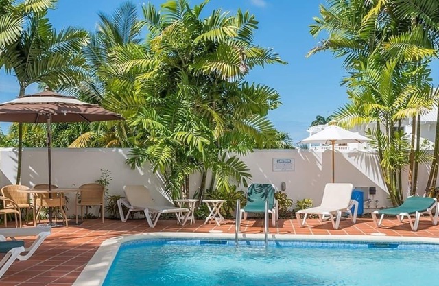 Luxury Three Bedroom Holiday Apartment with Pool