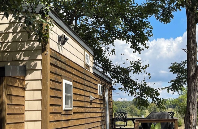 Luxury tiny home farm stay on historic property with hot tub in Stephens City