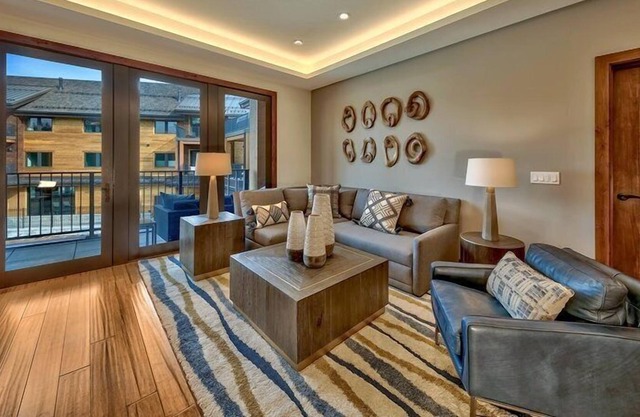 Luxury Two Bedroom Residence steps from Heavenly Village Book 7 Nights for 10% Off by RedAwning