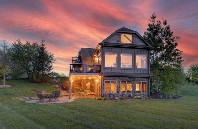 Luxury Vacation Home with Awesome Lake Views!