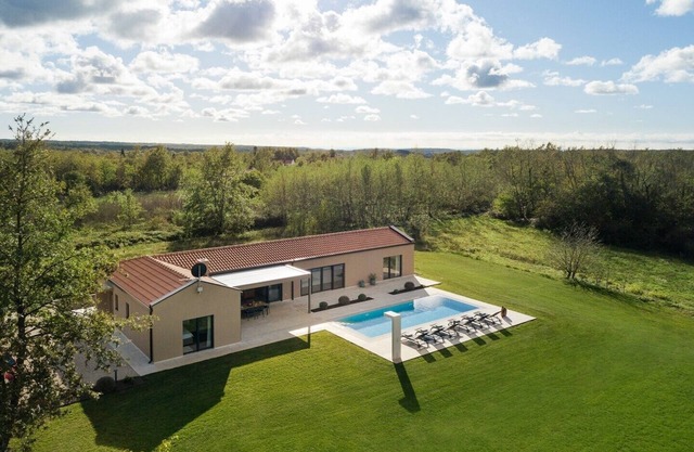 Luxury Villa Vesna with pool Istria, jacuzzi, quiet area, family, stylish