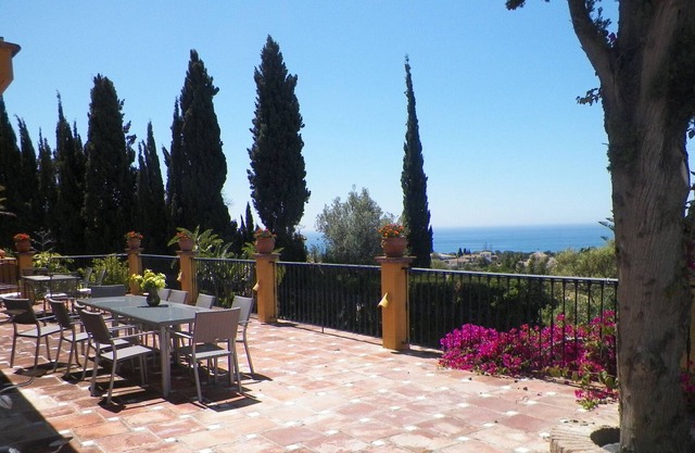 Luxury villa 6 bedrooms 6 bathrooms en suite. 700m2 terraces / 3. 500m2 garden