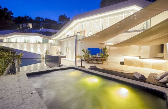 Luxury villa 6 with sea views, pool, heated jacuzzi, spa, gym and club