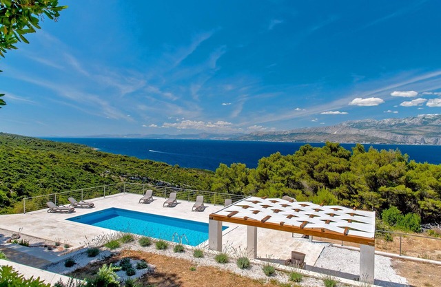 Luxury Villa Aerius with Pool