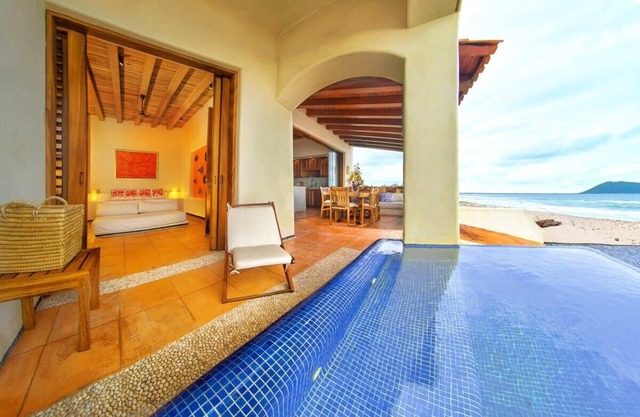 Luxury Villa con Alberca Privada en Las Palmas