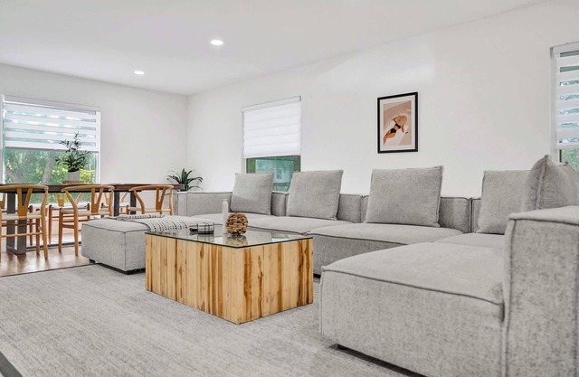 Luxury Villa Nicole: 4-min walk to beach