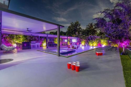 Luxury Villa Solara w Heated Pool Hot Tub BBQ