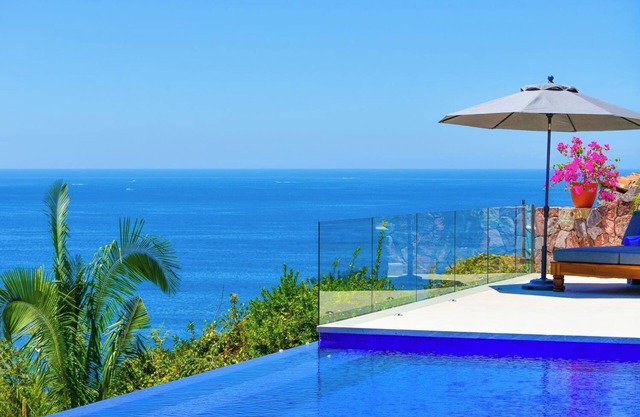 Luxury Villa,Spectacular Views, Saline pool & Staff Dec 29-Jan 10 Available!