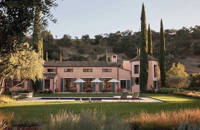 Luxury Vineyard Farm Stay Villa w/Pool!