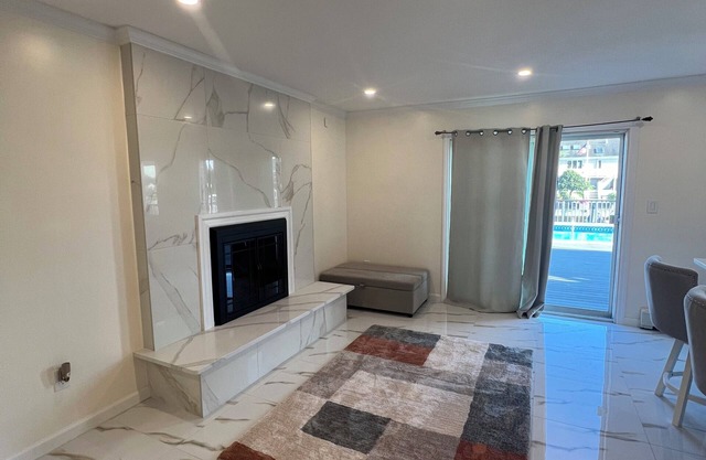 Luxury Waterfront Getaway: Pool, Fishing & Basketball! Stunning water views