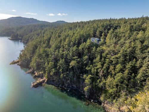 Luxury Waterfront & Views, Private Beach, Golfing