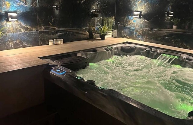Luxury Watford Jacuzzi Retreat