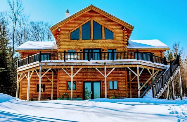 Luxury White Mountain Adventure Cabin & Sauna