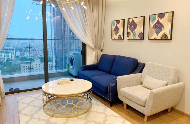 Lynn Housing Vinhomes Metropolis 2BR LuxuryService near Lotte