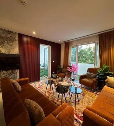 Lyoan home