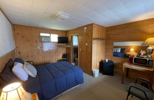 Lyons in Onaway - 1 Full Bed - Room 5 - Sleeps 2