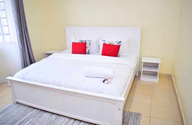 Lywanna Apartment home away from. 10 to 15 minutes from the airport.