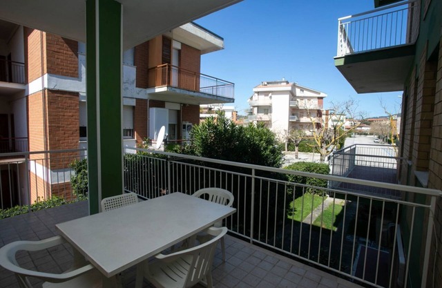 M027 - Marcelli, three-room apartment with terrace 150 meters from the sea