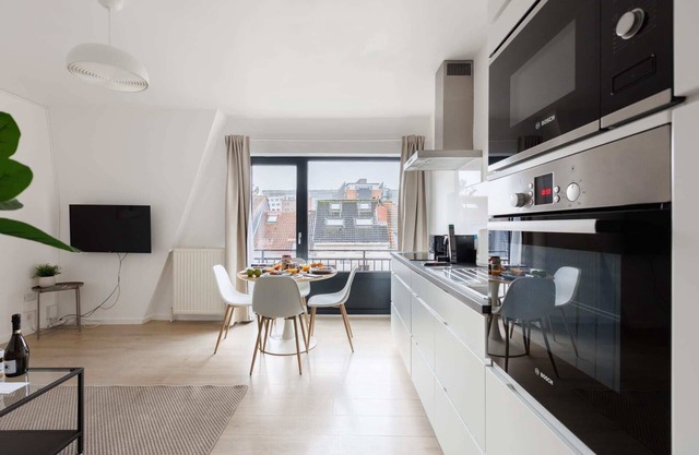 MA - Leopold III - One Bedroom Apartment, Sleeps 4