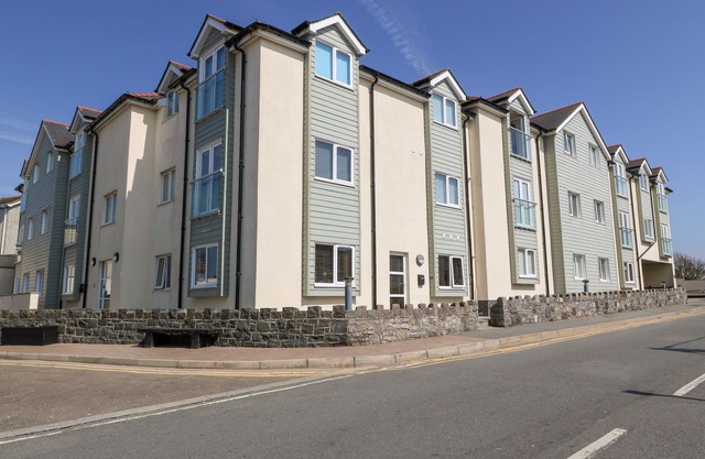 MAELOG, 14 TIDES REACH, pet friendly in Rhosneigr