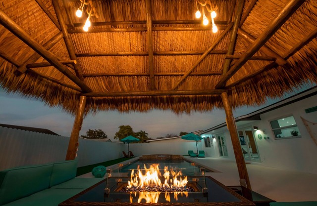 Maggie Home In Kendall - Pool And Tiki Bar