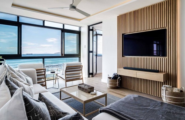 Magical Apartment w/Uninterrupted Ocean Views (Mouille Views)
