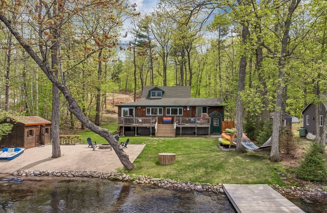 Magical Lakefront Luxury Home: Camp Lollywood