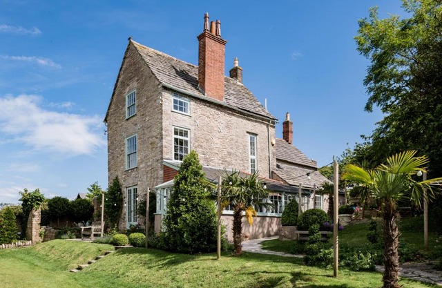 Magnificent Clarence cottage!