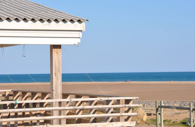 MAGNIFICENT, COMFORTABLE TRADITIONAL CHALET FACING THE SEA