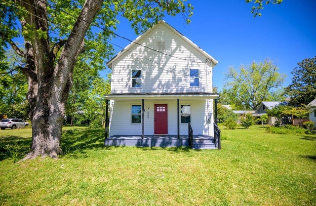 Magnificent Oriental Home with 3 BR/2 BA offers Oriental's history.