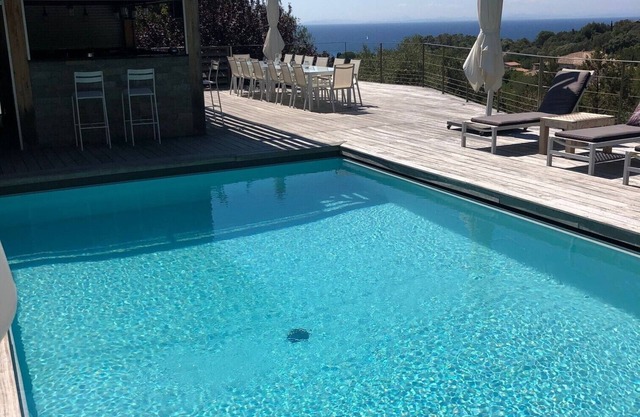 Magnificent sea view villa 500m from the beach and 10min from Porto-Vecchio