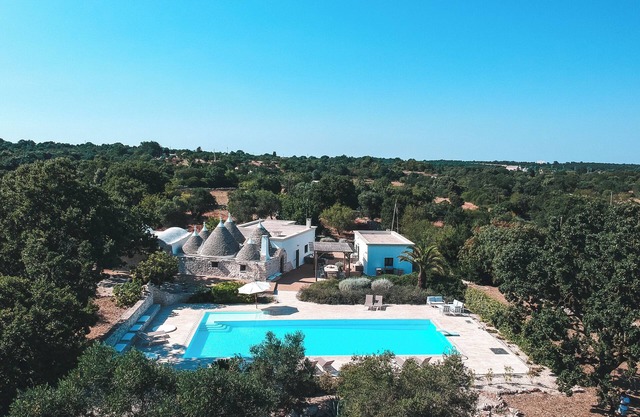 Magnificent Trulli Sleeping 15 With Huge 18 X 7 Infinity Pool
