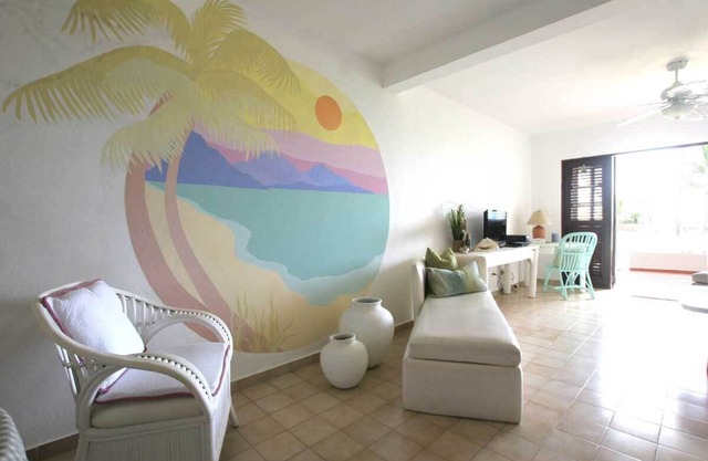 Magnificent views, beachfront townhouse walking distance to restaurants and town