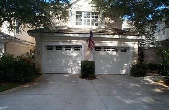 Magnificent views, fabulous location and lovely accommodations on King's Lake