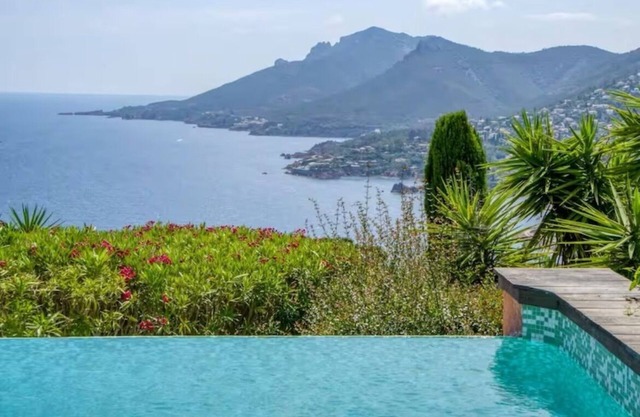 Magnificent villa with private pool and south-facing sea view in Théoule-sur-Mer