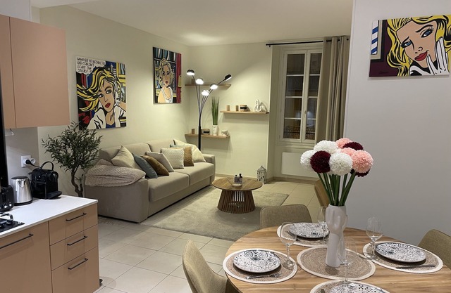 Magnifique 2pc luxe quartier du port place du pins