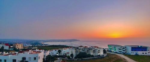 Magnifique Appartement de Luxe à Tanger avec Vue sur la Mer et Accès Piscine