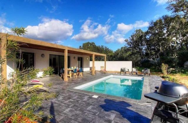 Magnifique Villa Avec Piscine, Idéalement Située