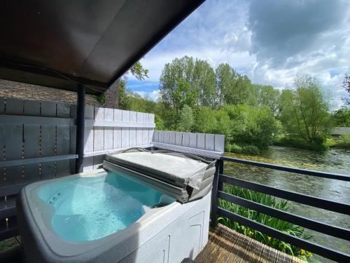 Magpie 1 Hot Tub HuntersMoon-Warminster-Bath-Wiltshire