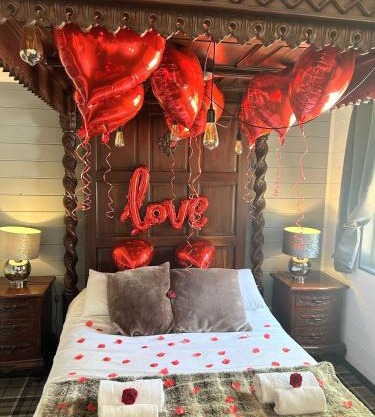 Magpie 6 HuntersMoon-Warminster-longleat-Bath