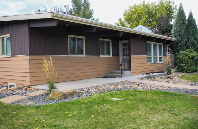 Main St Retreat - MCM Styled and Beautiful Patio