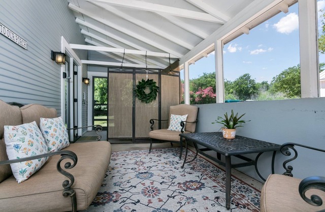 Main Street Hideaway | Cozy Cottage | Queen Bed | Hot Tub