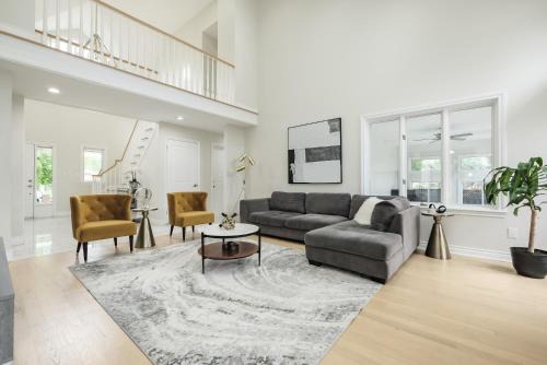 Main Unit Luxury South Windsor Oasis