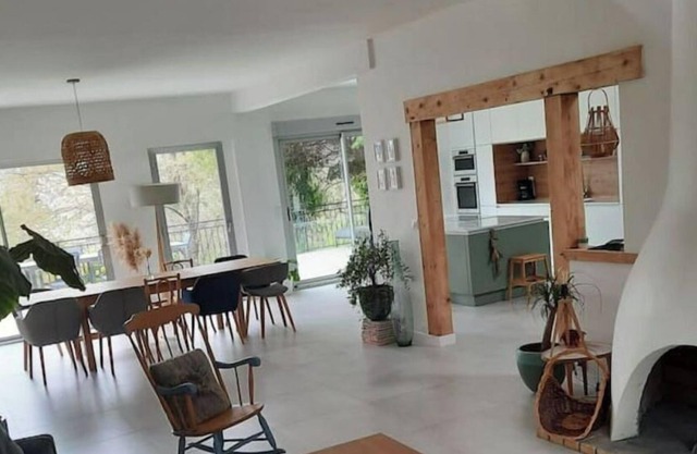 Maison Atypique 200m² Avec sa Terrasse et sa Forêt