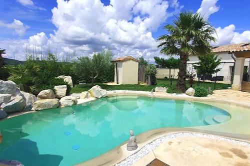 Maison charmante au pays du Mont Ventoux avec piscine chauffee