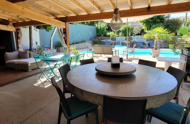 Maison de Ville Avec Piscine au Coeur de L'auvergne