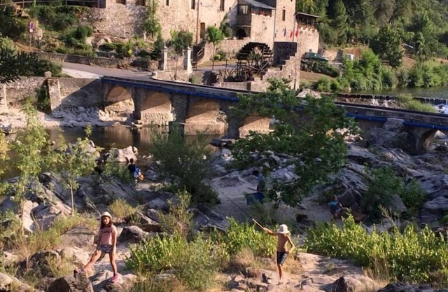 Maison Le Rêve: Spacious holiday home with swimming pool in rustic surroundings