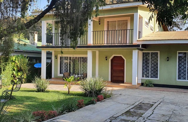 Maison Prxomité du Centre, Calme et Entourée de Jardins